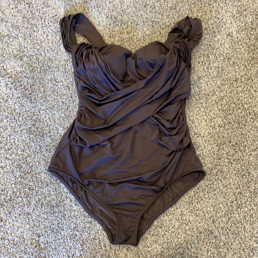 Miracle swimsuit 14 Badgley Mischka